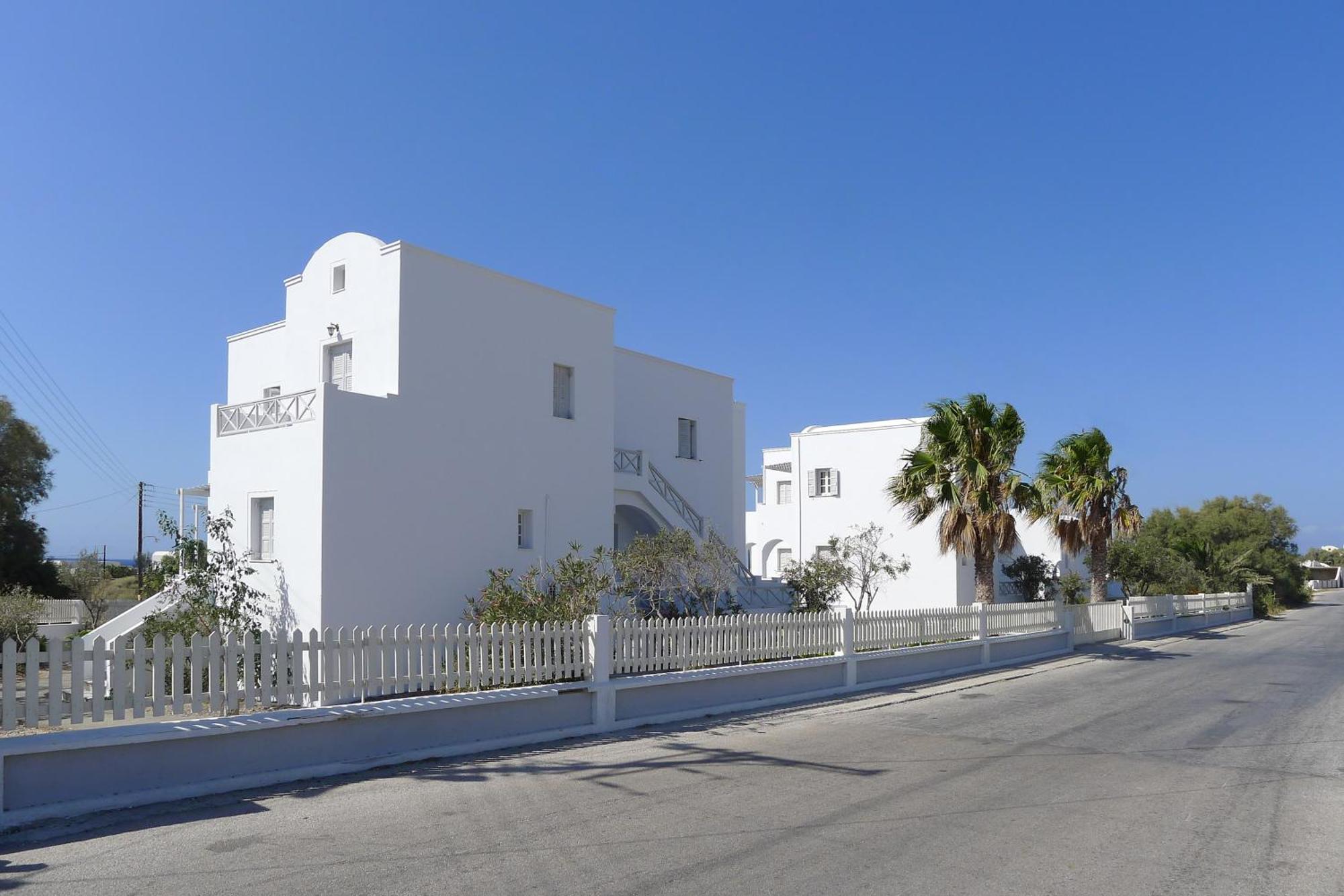 Nostos Studios Perivolos  Exterior photo